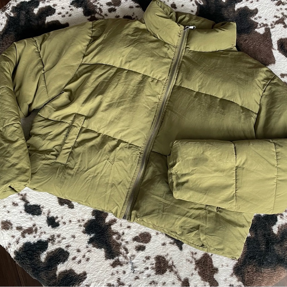 Green Vestique Cropped Puffer Jacket Size Large.